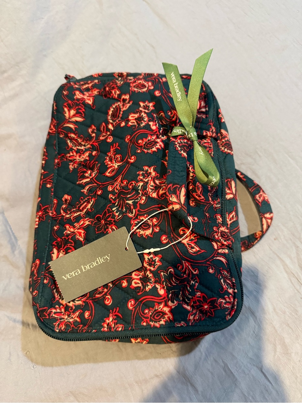 Vera Bradley Victorian Vines Travel Case. NEw w Tag - Picture 6 of 7